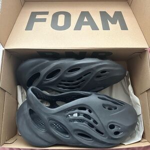 Yeezy Foam RNR Size 13